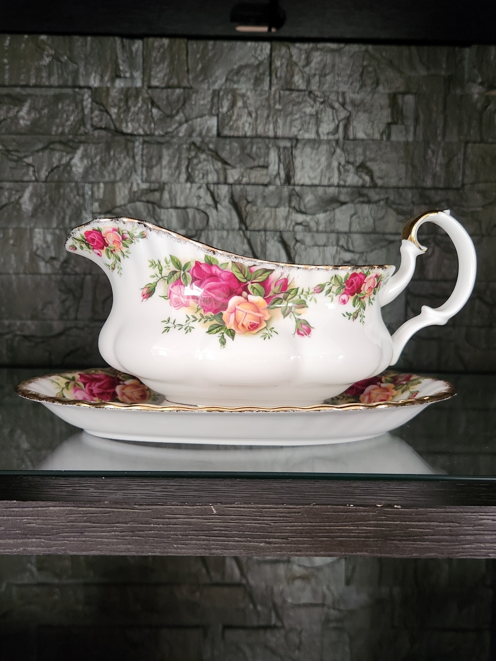 Royal Albert Old Country Roses Gravy Boat With Matching Underplate 22K Gold Trim